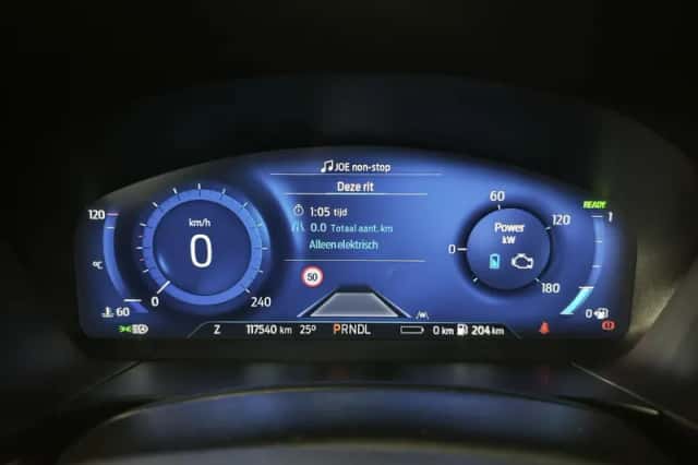 Ford Kuga (2023) thumbnail 4
