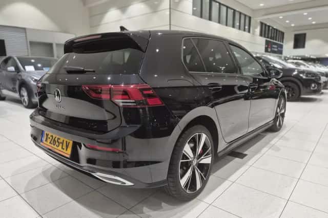 Volkswagen Golf (2021) thumbnail 2