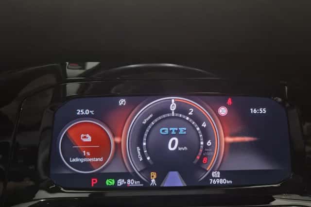Volkswagen Golf (2021) thumbnail 4