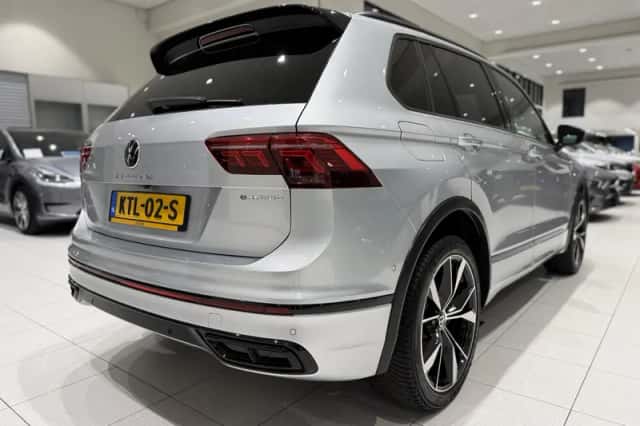 Volkswagen Tiguan (2023) thumbnail 2