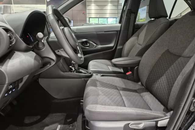 Toyota Yaris Cross (2024) thumbnail 6