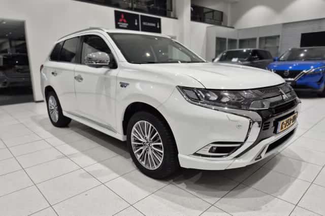 Mitsubishi Outlander (2021) thumbnail 4