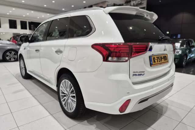 Mitsubishi Outlander (2021) thumbnail 5