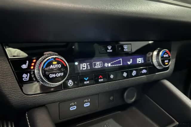 Mitsubishi Outlander (2025) thumbnail 5