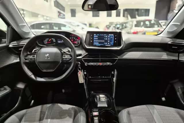 Peugeot 208 (2023) thumbnail 3