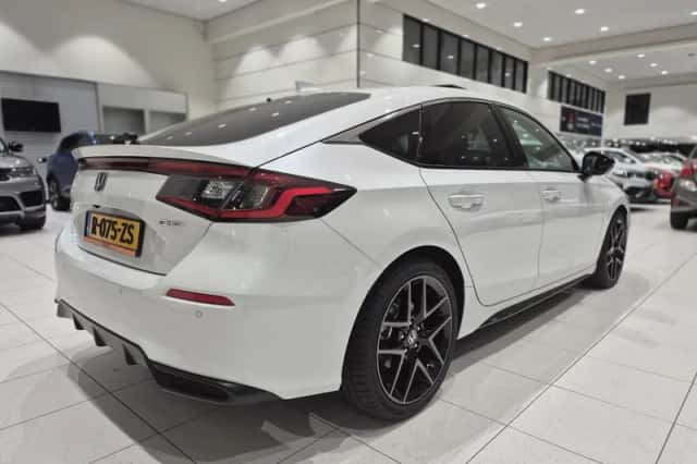 Honda Civic (2023) thumbnail 2