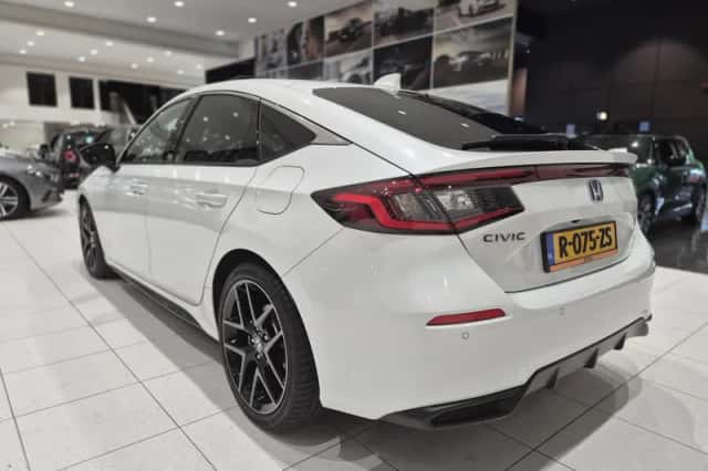 Honda Civic (2023) thumbnail 6