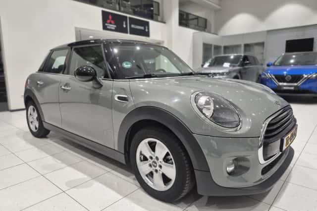 MINI Cooper (2018) thumbnail 5