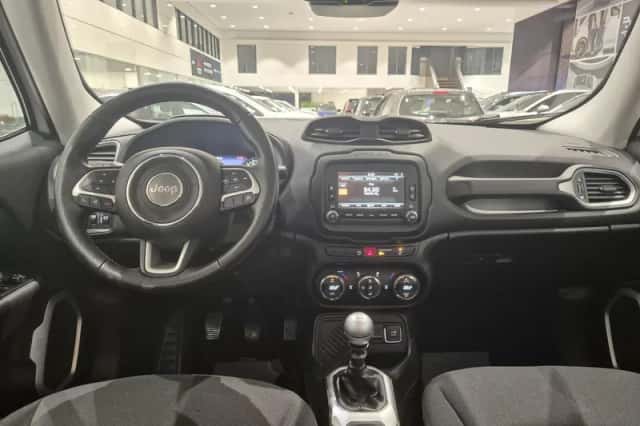 Jeep Renegade (2016) thumbnail 3