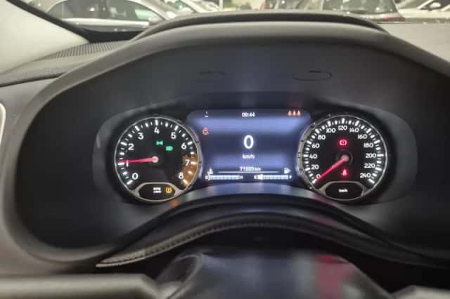 Jeep Renegade (2016) thumbnail 4