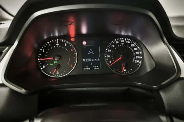 Renault Captur (2021) thumbnail 3