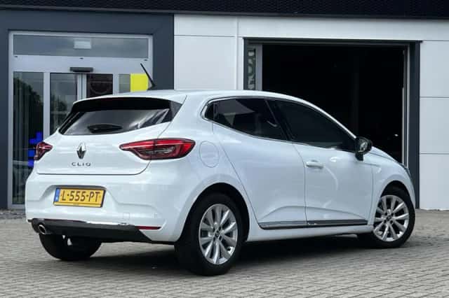 Renault Clio (2021) thumbnail 2