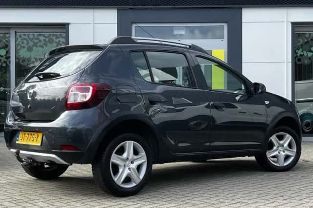 Dacia Sandero (2016) thumbnail 2