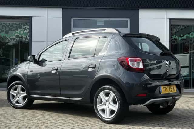 Dacia Sandero (2016) thumbnail 6