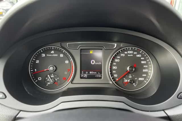 Audi Q3 (2016) thumbnail 4