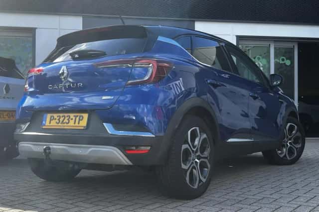 Renault Captur (2021) thumbnail 2