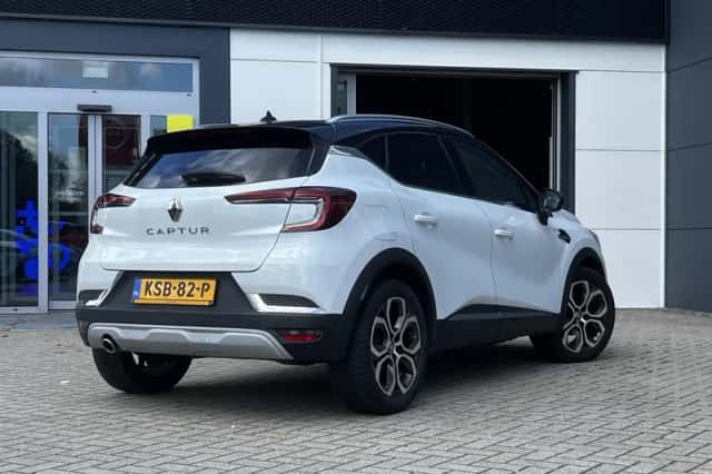 Renault Captur (2021) thumbnail 2