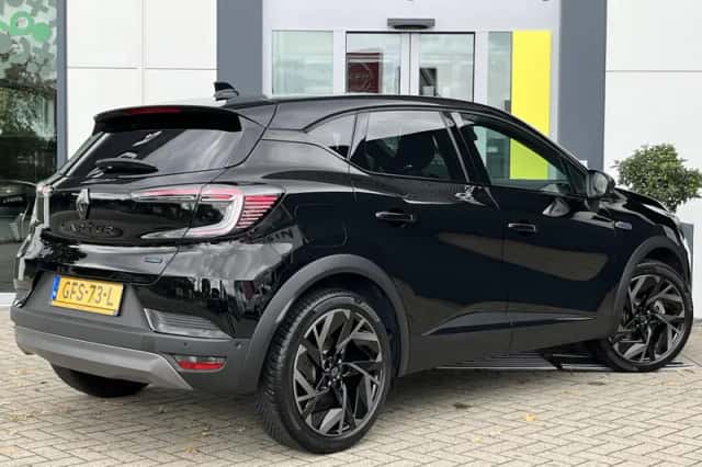 Renault Captur (2024) thumbnail 2