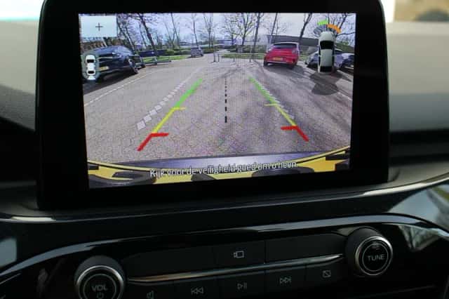Ford Kuga (2023) thumbnail 6
