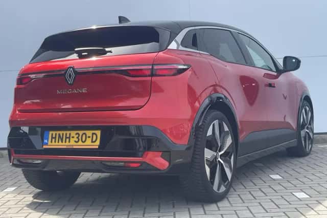 Renault Mégane E-Tech (2022) thumbnail 2