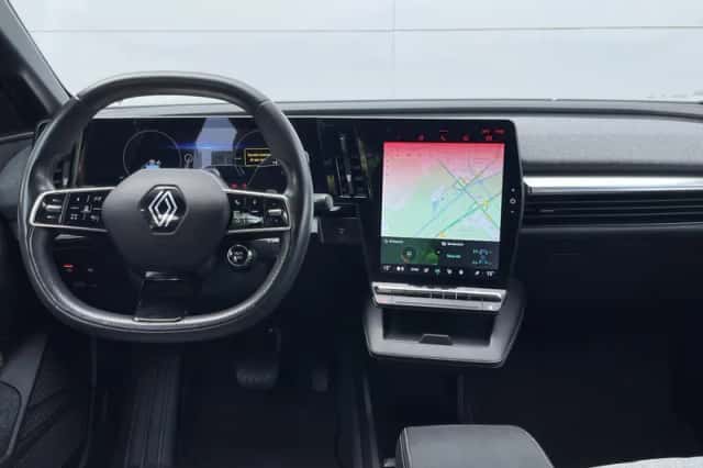 Renault Mégane E-Tech (2022) thumbnail 3