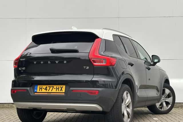 Volvo XC40 (2018) thumbnail 2