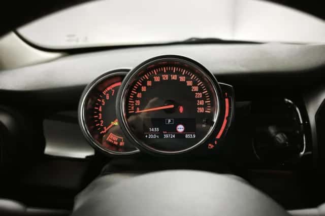 MINI Cooper (2023) thumbnail 4