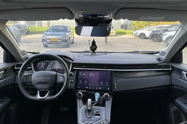 Lynk & Co 01 (2023) thumbnail 3