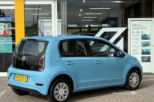 Volkswagen Up! (2017) thumbnail 2