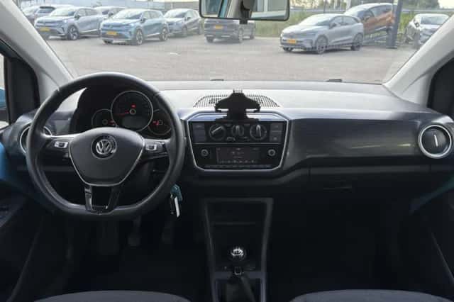 Volkswagen Up! (2017) thumbnail 3
