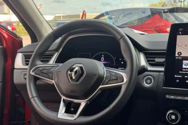 Renault Captur (2022) thumbnail 3