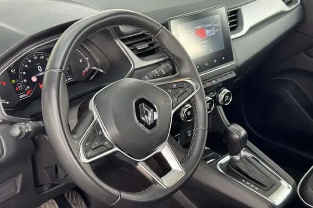 Renault Captur (2022) thumbnail 3