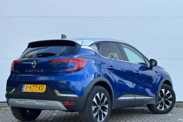 Renault Captur (2024) thumbnail 2