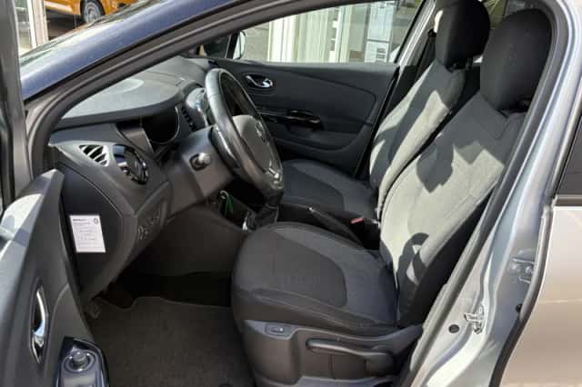 Renault Captur (2017) thumbnail 5