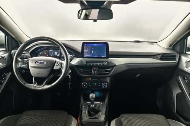 Ford Focus (2022) thumbnail 3