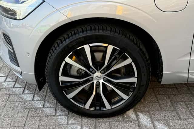 Volvo XC60 (2023) thumbnail 3