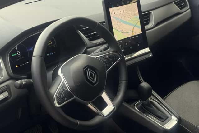 Renault Captur (2025) thumbnail 3