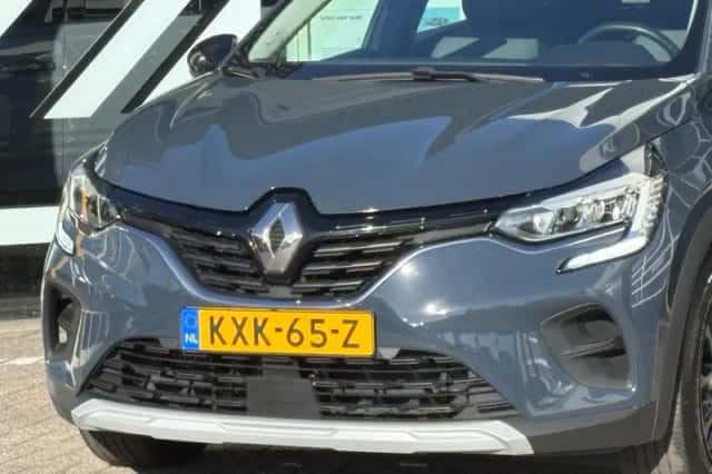 Renault Captur (2021) thumbnail 3