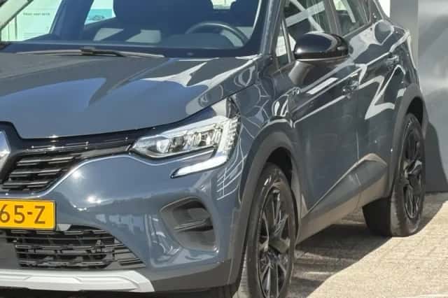 Renault Captur (2021) thumbnail 4