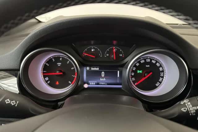 Opel Astra (2019) thumbnail 4