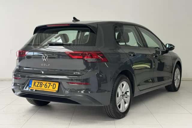 Volkswagen Golf (2023) thumbnail 2