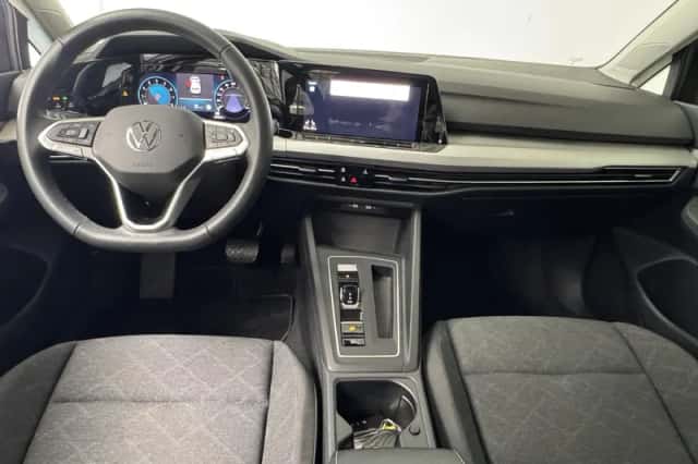 Volkswagen Golf (2023) thumbnail 3