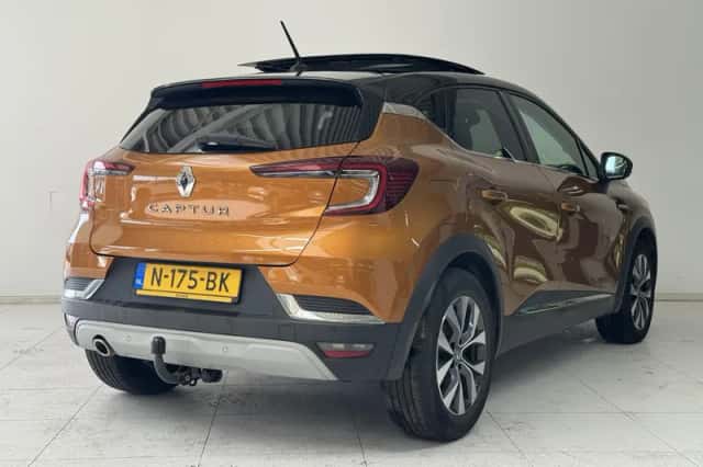 Renault Captur (2021) thumbnail 2