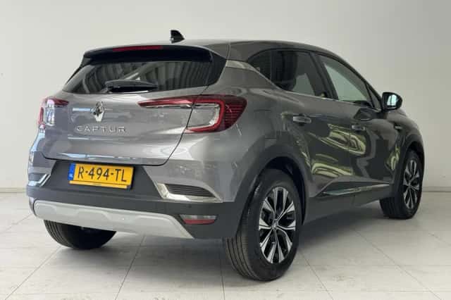 Renault Captur (2022) thumbnail 2