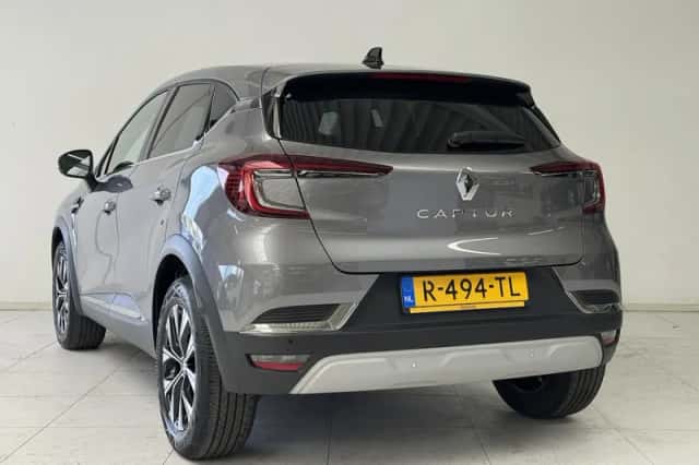 Renault Captur (2022) thumbnail 6