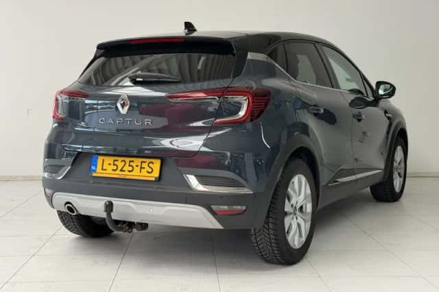 Renault Captur (2021) thumbnail 2