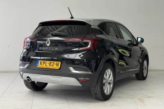 Renault Captur (2021) thumbnail 2
