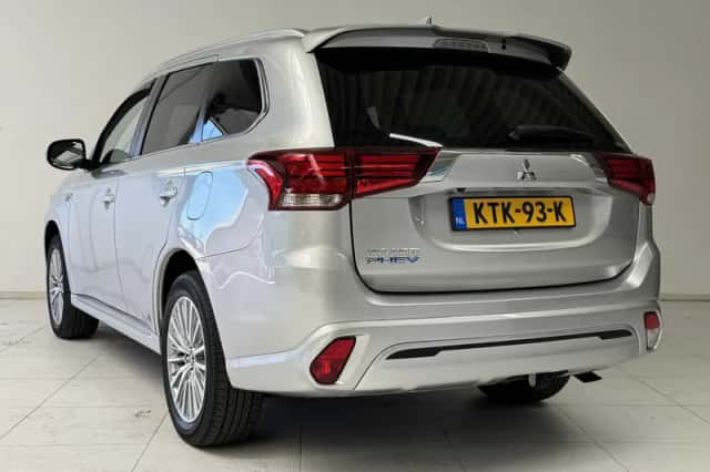 Mitsubishi Outlander (2020) thumbnail 6