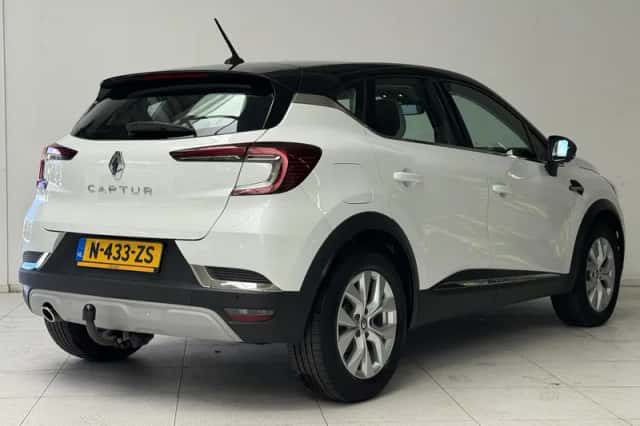 Renault Captur (2021) thumbnail 2
