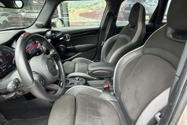 MINI Cooper S (2021) thumbnail 6
